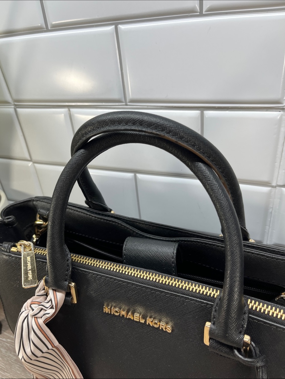0626 MICHAEL KORS BLACK SATCHEL 260950626 - Picture 4 of 13